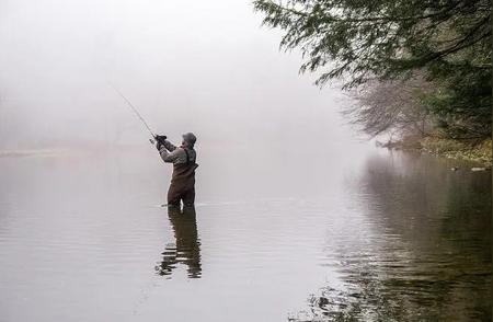 钓鱼常见，但你知道鱼钓人的传说吗？