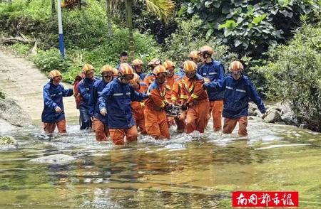 海南吊罗山林区徒步被困，连夜搜救行动紧急展开