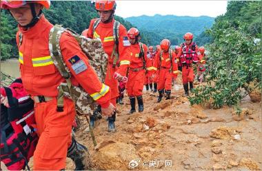 救援队伍徒步挺进失联湍溪村：背后的故事