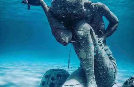 水下雕塑的惊世之美：探索神秘的海洋艺术