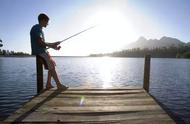 阳光强烈下的钓鱼困境：如何应对浮漂难以识别的问题？