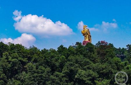 雨后彩虹映重庆，蓝天再现美景