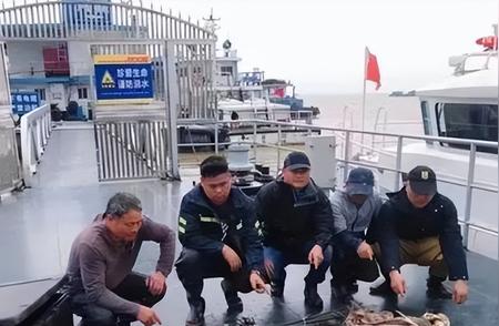 岳阳五男子因用活泥鳅垂钓被判刑，网友质疑：钓鱼也能犯法？
