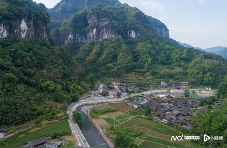 吉首美丽乡村：大湾区采风团穿越彩虹公路，探索9个苗寨