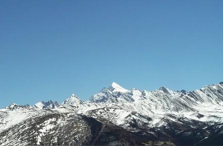 五位冒险者违规攀山，两人失踪！当地政府已连续搜救多日！