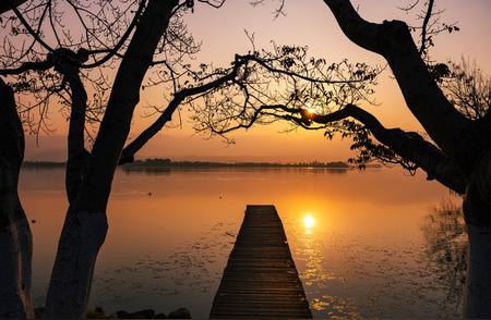 冬日垂钓好去处：江苏美丽湖畔，满载而归的乐趣