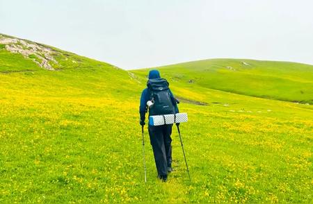 喀拉峻徒步旅程开启：年轻人的长假秘密揭晓